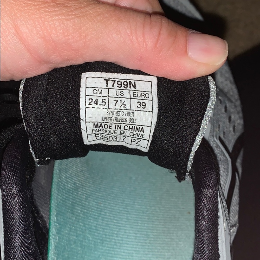 ASICS Running Shoe - Picture 3 of 3